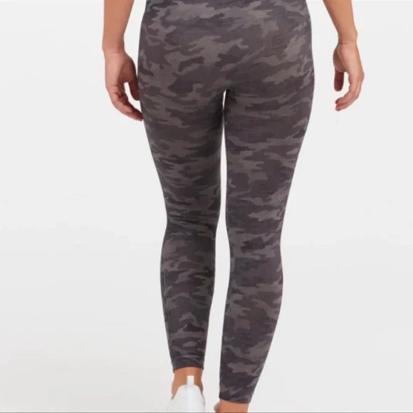 SPANX Look At Me Now Seamless Legging Shapewear Camo Size Medium NWOT - Picture 7 of 8